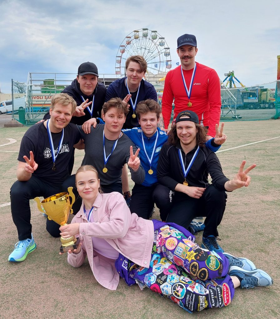 Delta team in Kupittaa baseball stadium with their trophy.